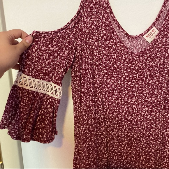 Target Flowy Floral Cold-Shoulder Top - Picture 2 of 5